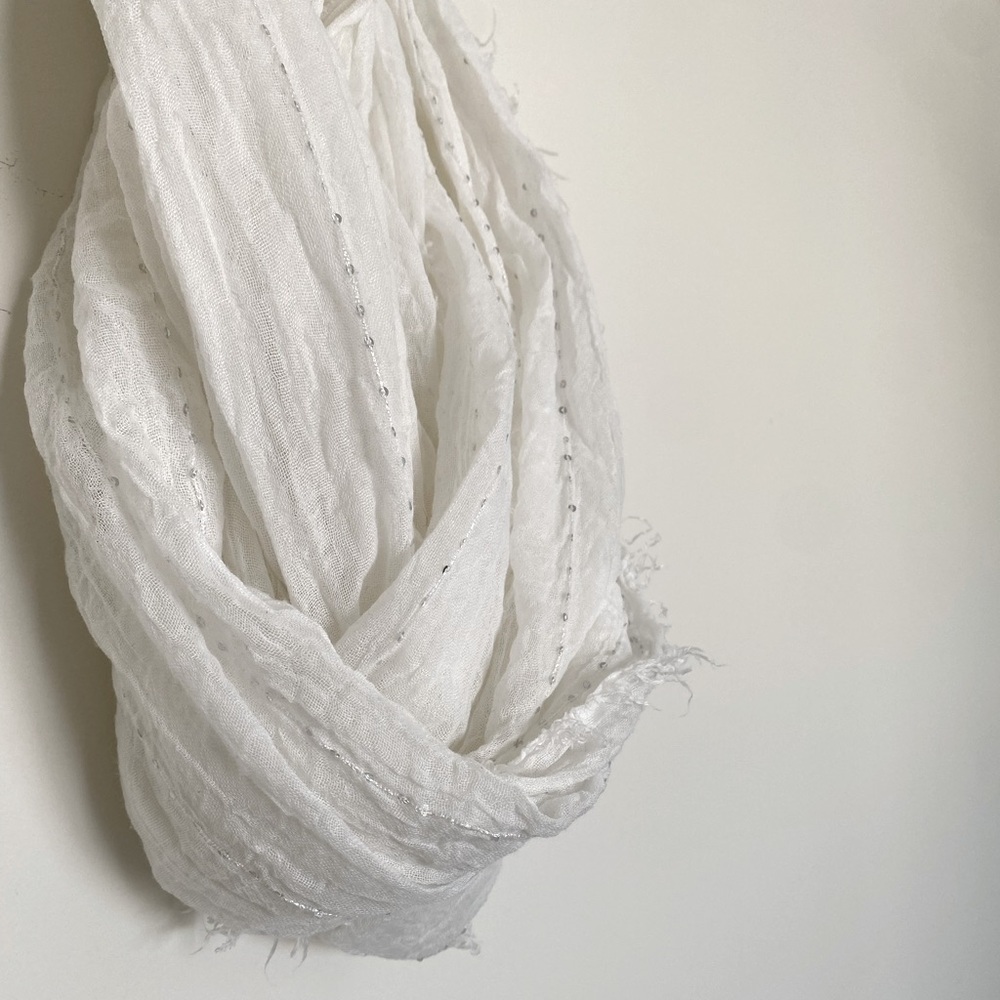 White infinity scarf - Picture 2 of 5